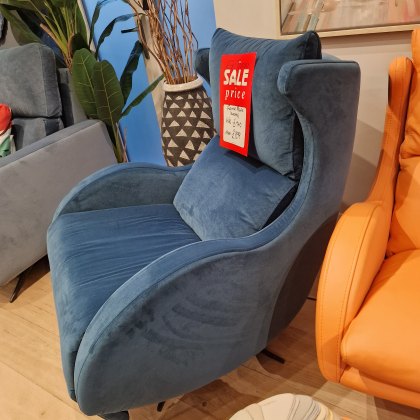 Fama Lenny Electric Recliner SOLD