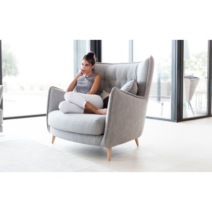 Fama Simone Armchair